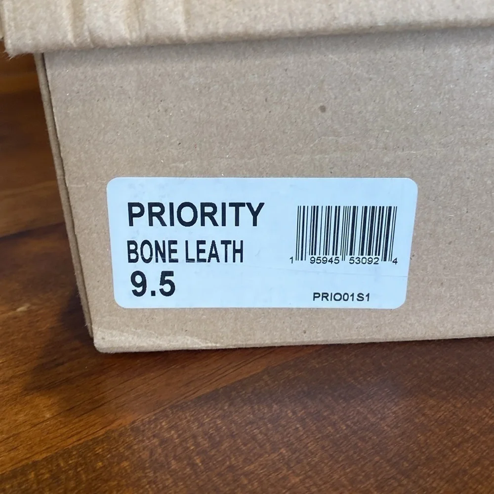 NWB Steve Madden “Priority” Off White Bone Cream Chunky Platform Boots 9.5